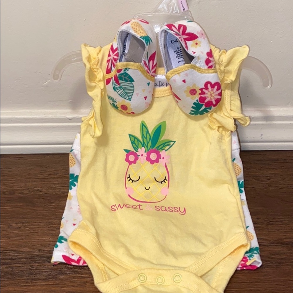 Cutie Pie Pineapple Matching Set NWOT